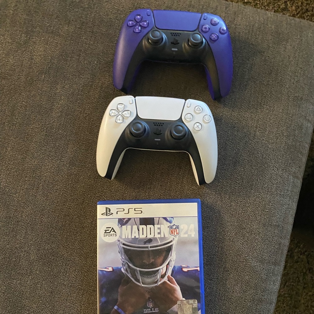 Ps5 bundle comes with 2 controllers ,madden,  mw3 and headset